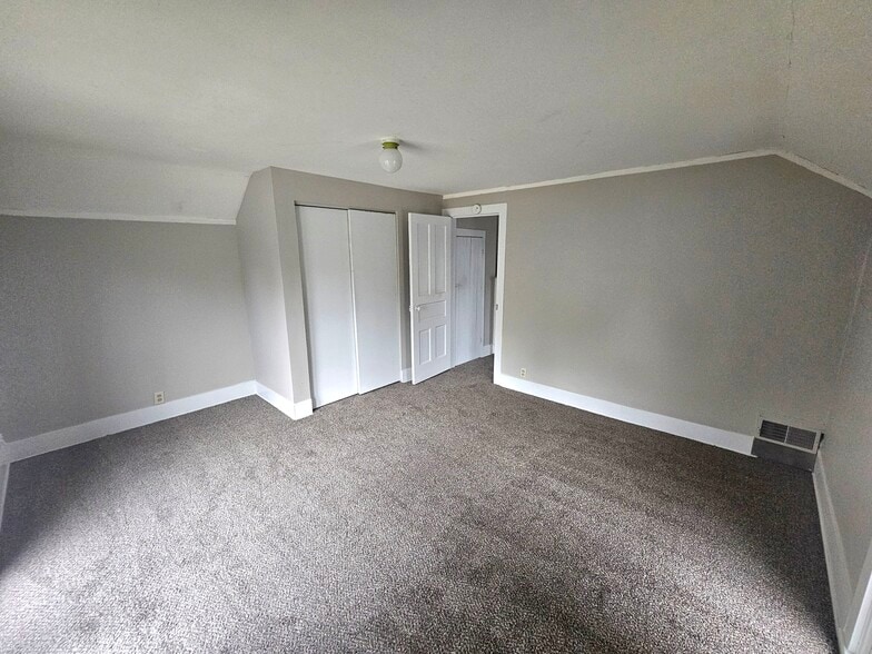 Bedroom 3 Upper Level - 37 Convis St