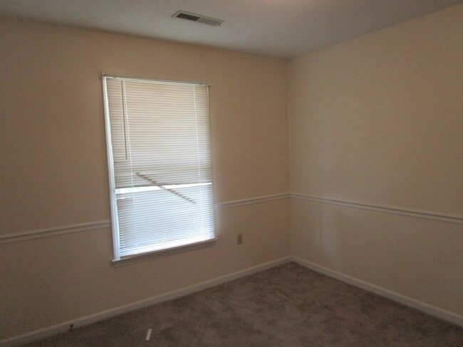 Building Photo - 40 Travis Ct