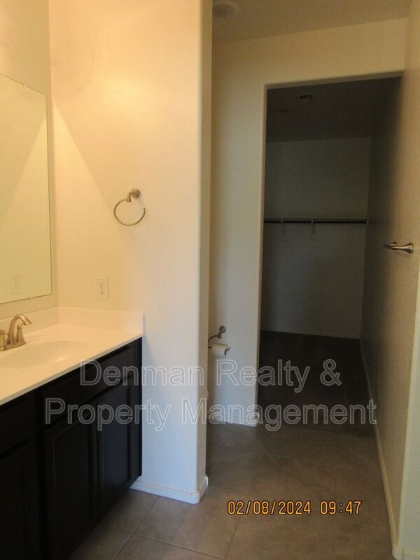 Building Photo - 225 W Tropical Dr