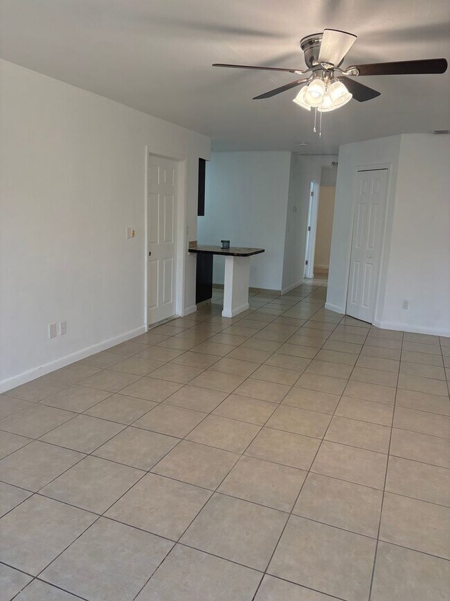 Building Photo - 1015 SW 48th Terrace