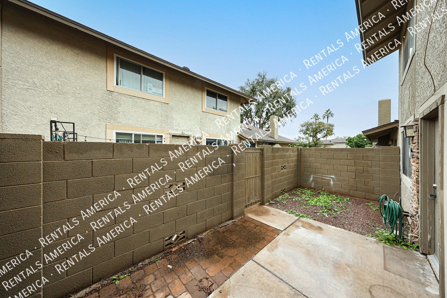 Building Photo - 8548 E Belleview St