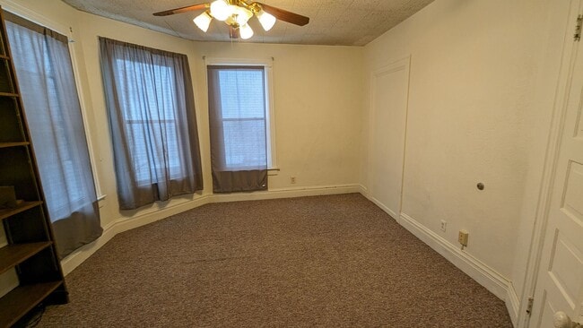 Building Photo - 707 Brady-707
