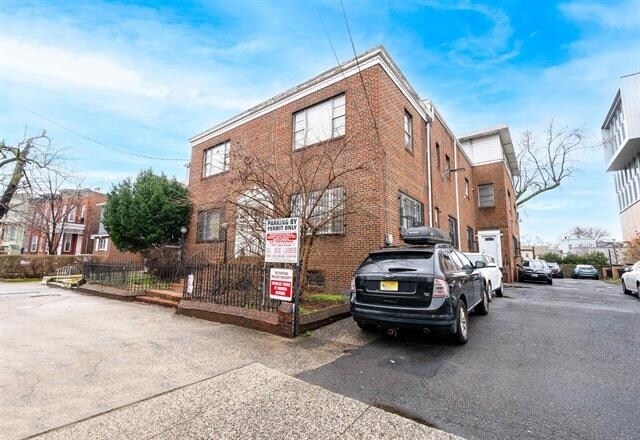 Building Photo - 33 Glenwood Ave