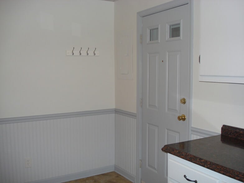 Building Photo - 11 N Wade Ave