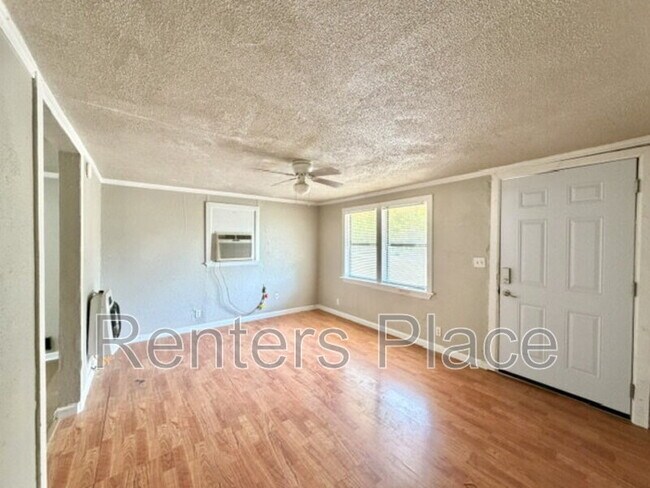 Building Photo - 905 N Owalla Ave