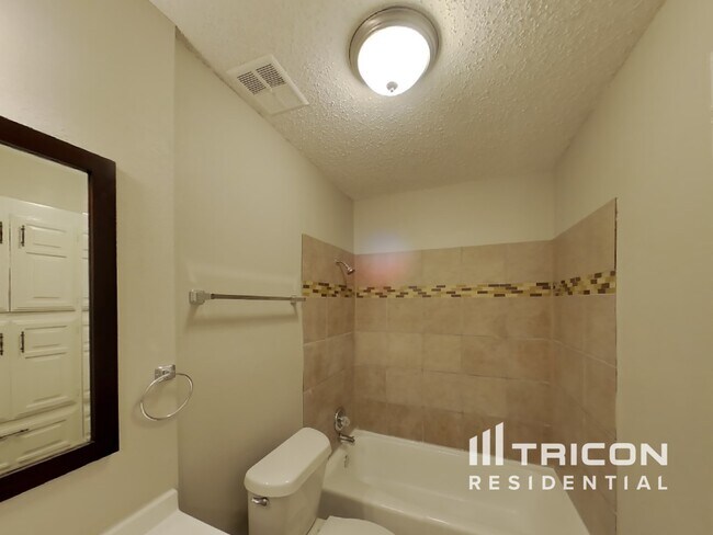 Building Photo - 2312 Vineyard Dr