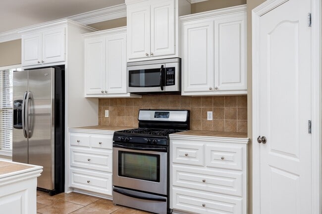 Building Photo - 14450 Lake Meadows Ct