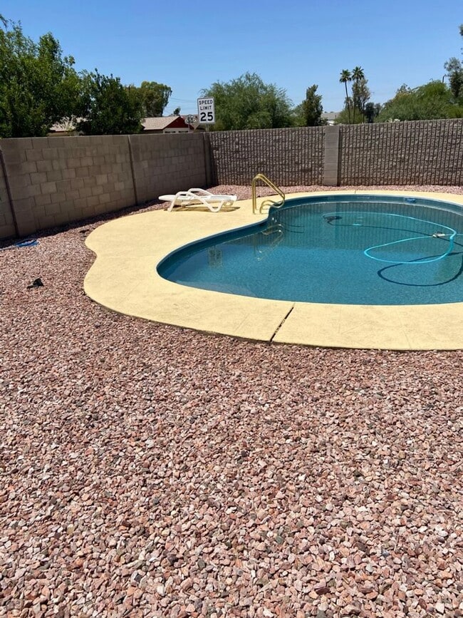Building Photo - Available June, 2026  ASU   REMODELED -  5BR/2BA HOUSE SWIMMING POOL, BUILT IN FIRE-PIT,  BEAUTIF...
