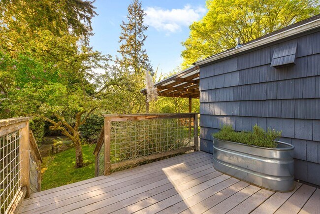 Building Photo - 11715 3rd Ave NW