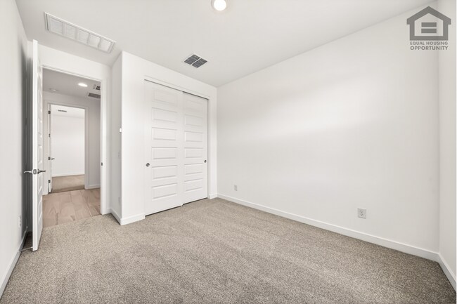 Building Photo - 4Bed/3Bath House at Thomas Rd/99th Ave! Ready for Immediate Move-In! -- Mother-In-Law Suite W/Pri...