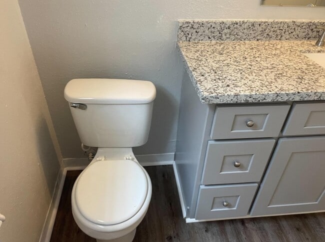 Building Photo - 1526 East Ave