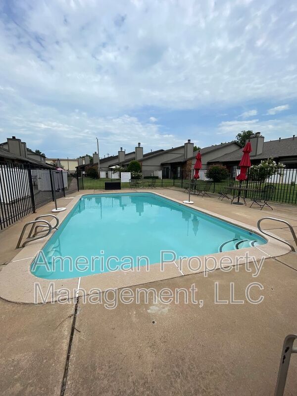 Building Photo - 6185 S Zunis Ave