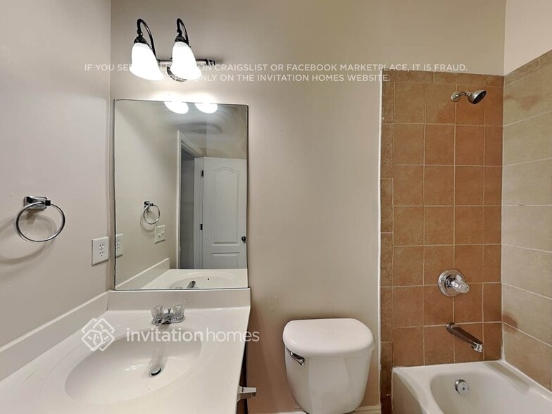 Building Photo - 625 Excalibur Ct SE