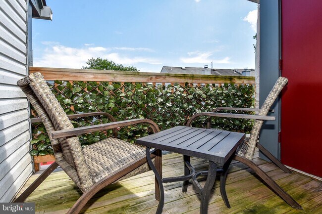 Building Photo - 6905 Victoria Dr