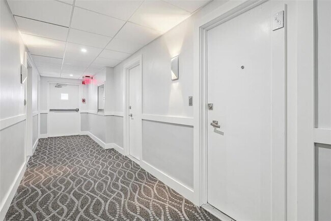 Building Photo - 3700 Galt Ocean Dr