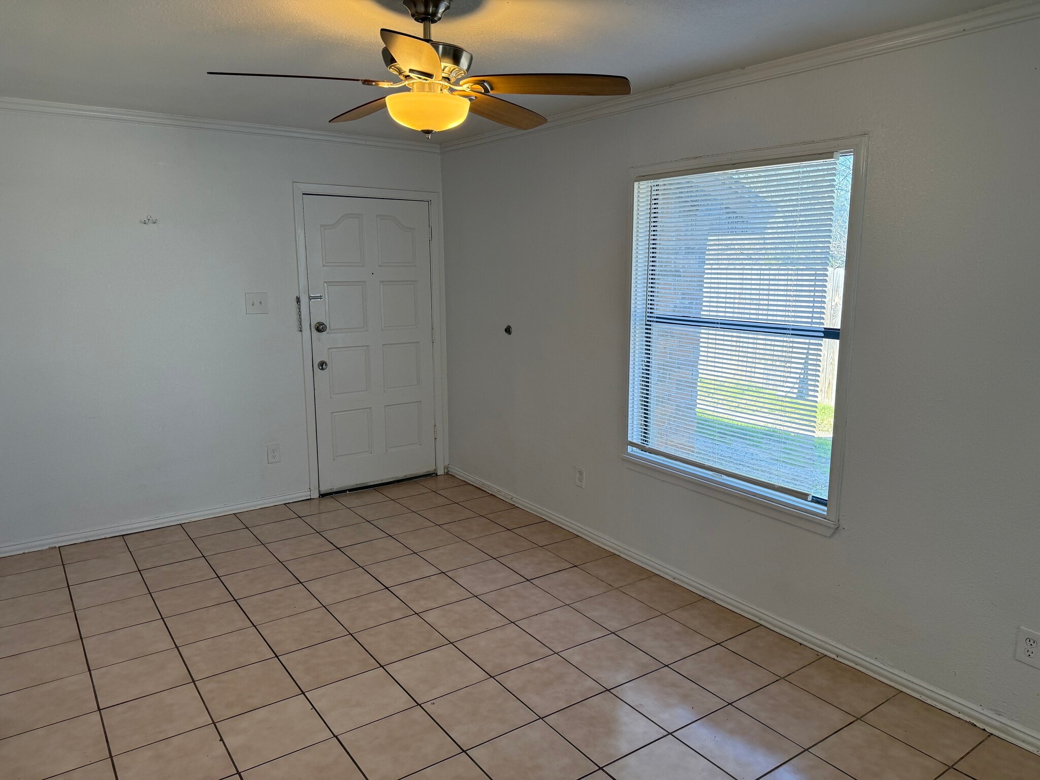 Building Photo - 2934 Chestnut Ave