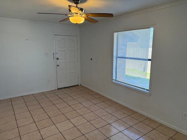 Building Photo - 2934 Chestnut Ave