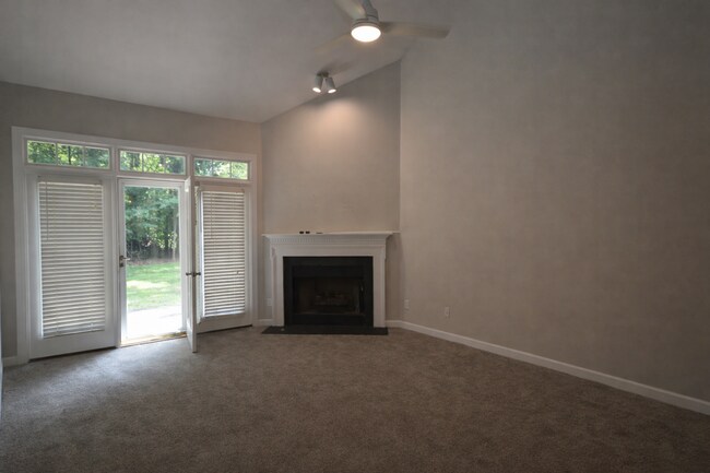 Building Photo - 3319 Philmont Dr