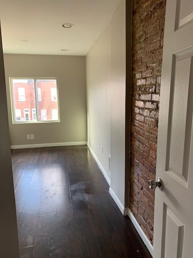 Building Photo - NICE 3BD/2.5 BATHS HOUSE READY FOR THE HOL...