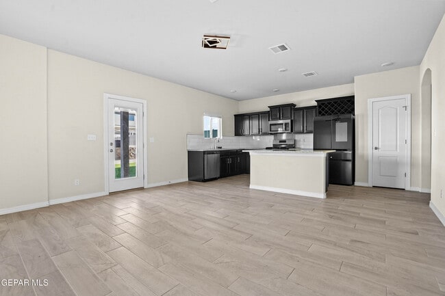 Building Photo - 12265 Desert Pine Ave