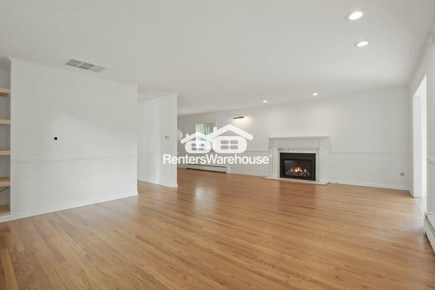 Building Photo - 9189 E Radcliff Ave