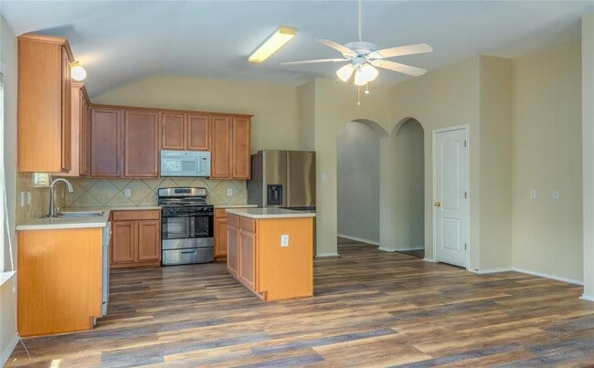 Building Photo - 116 Amberwood Ct