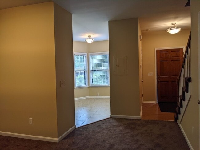 Building Photo - Townhome Prime Location in Old West End.