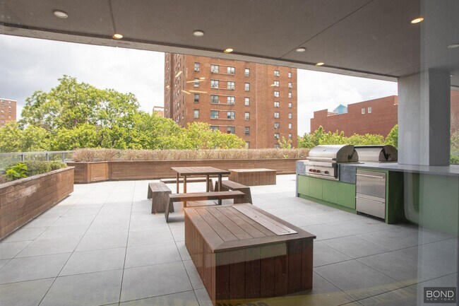 Building Photo - 1399 Park Ave