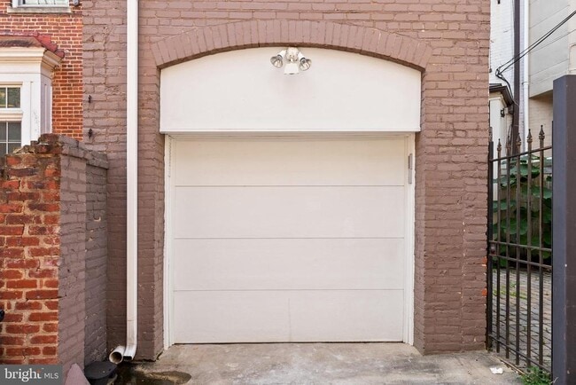 Building Photo - 2131 S St NW