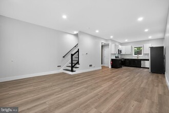 Building Photo - 283 Walnut St