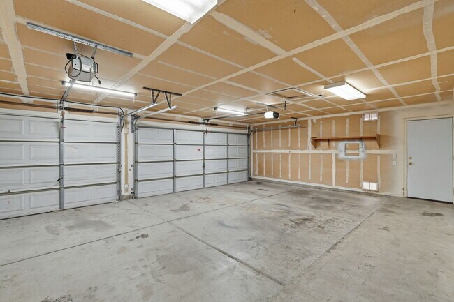 Building Photo - 542 N Palo Verde