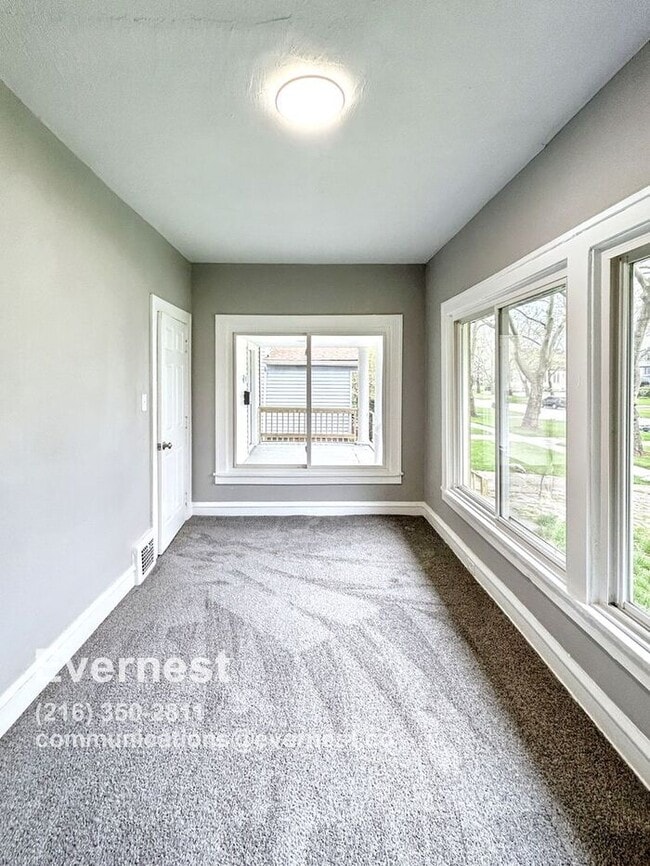 Building Photo - Charming 3-Bedroom Lower Duplex with Firep...