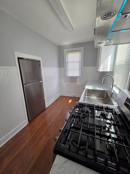 Stainless steel appliances - 146 E 2nd St