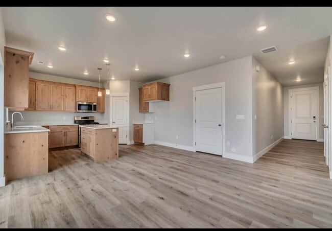 Building Photo - 1579 W 2100 S