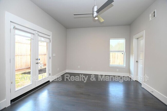 Building Photo - 2220 Portsmouth St