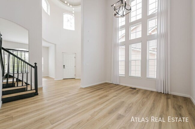 Building Photo - 2547 S Fundy Cir