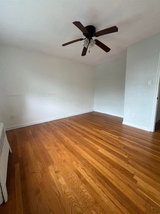 Building Photo - 119-121 Hobart Ave