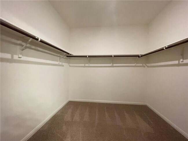 Building Photo - 402 Parkwest Cove