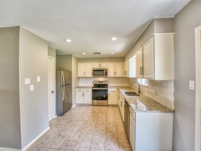 Building Photo - 207 McGee Trail