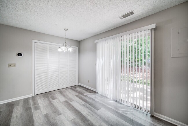 Building Photo - 4084 Hidden Hollow Dr