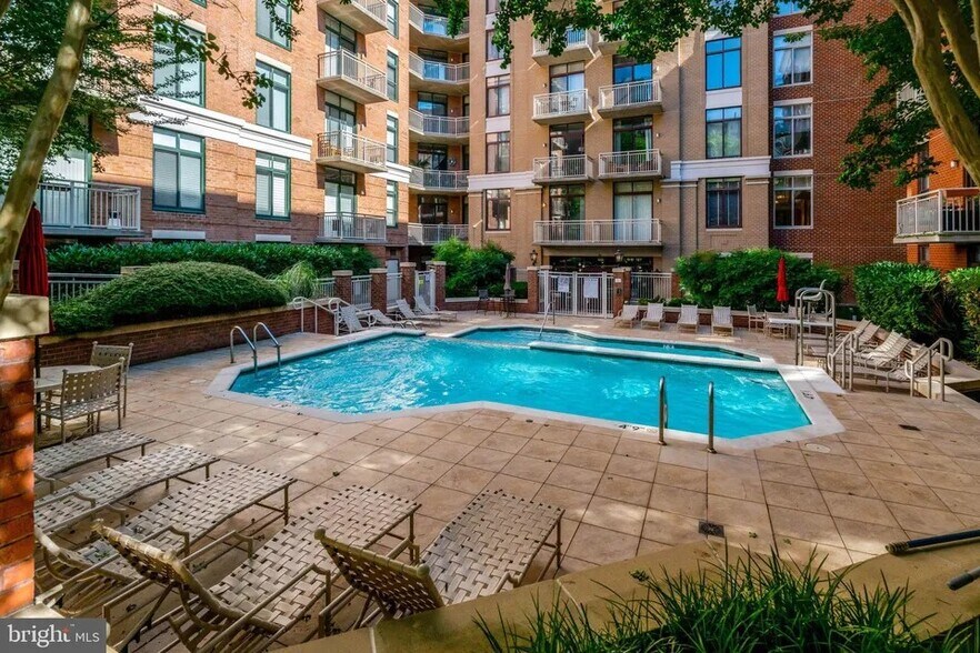 Pool - 1201 N Garfield St