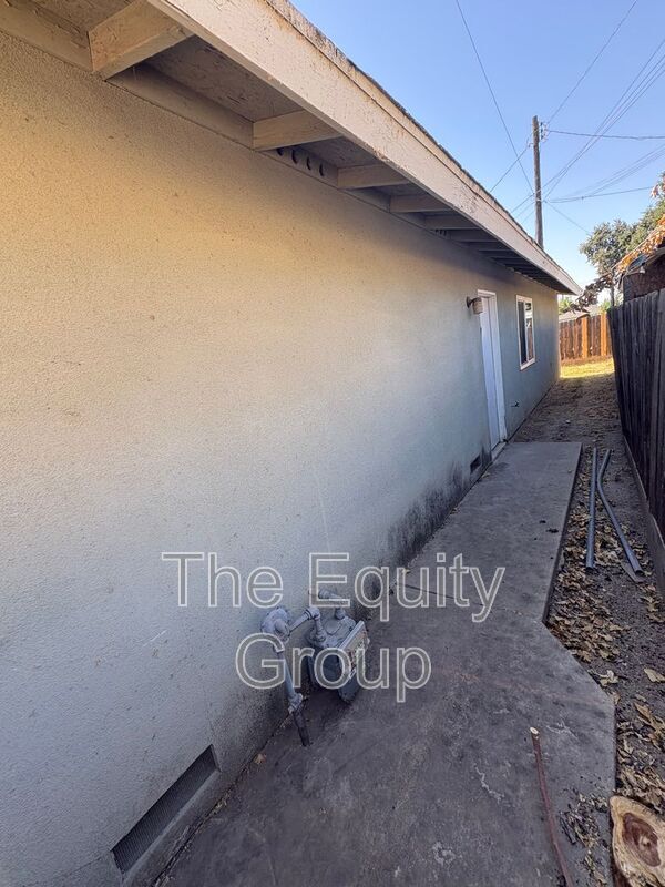 Building Photo - 1543 N Willis St