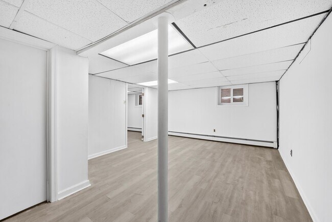 Building Photo - 1433 43rd St