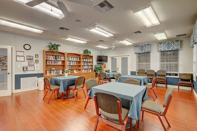 Building Photo - 6532 SE Broadmoor Ln