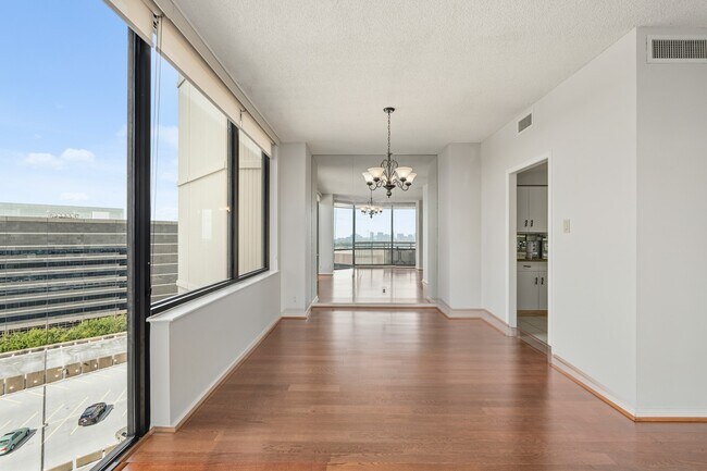 Building Photo - 14 Greenway Plz