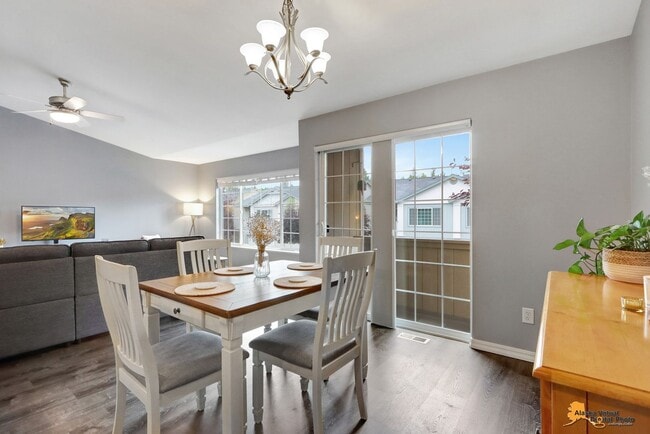 Building Photo - Stunning 3 Bedroom Home in East Anchorage with Garage