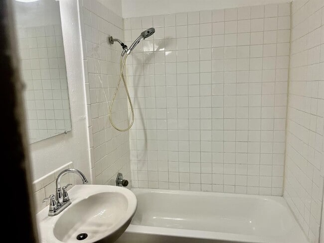 Building Photo - 6413 S Lindsay Ave