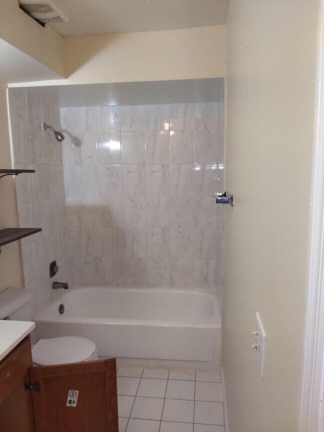 Building Photo - 2337 John Rolfe Dr