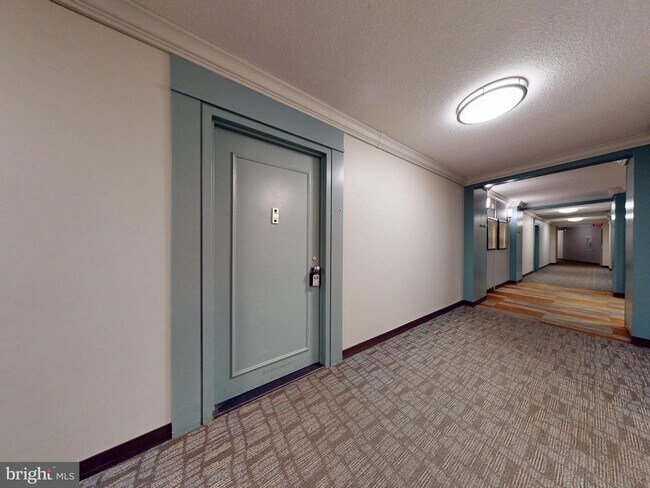 Building Photo - 307 Yoakum Pkwy