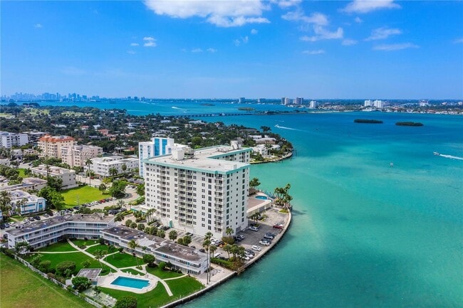 Building Photo - 10350 W Bay Harbor Dr